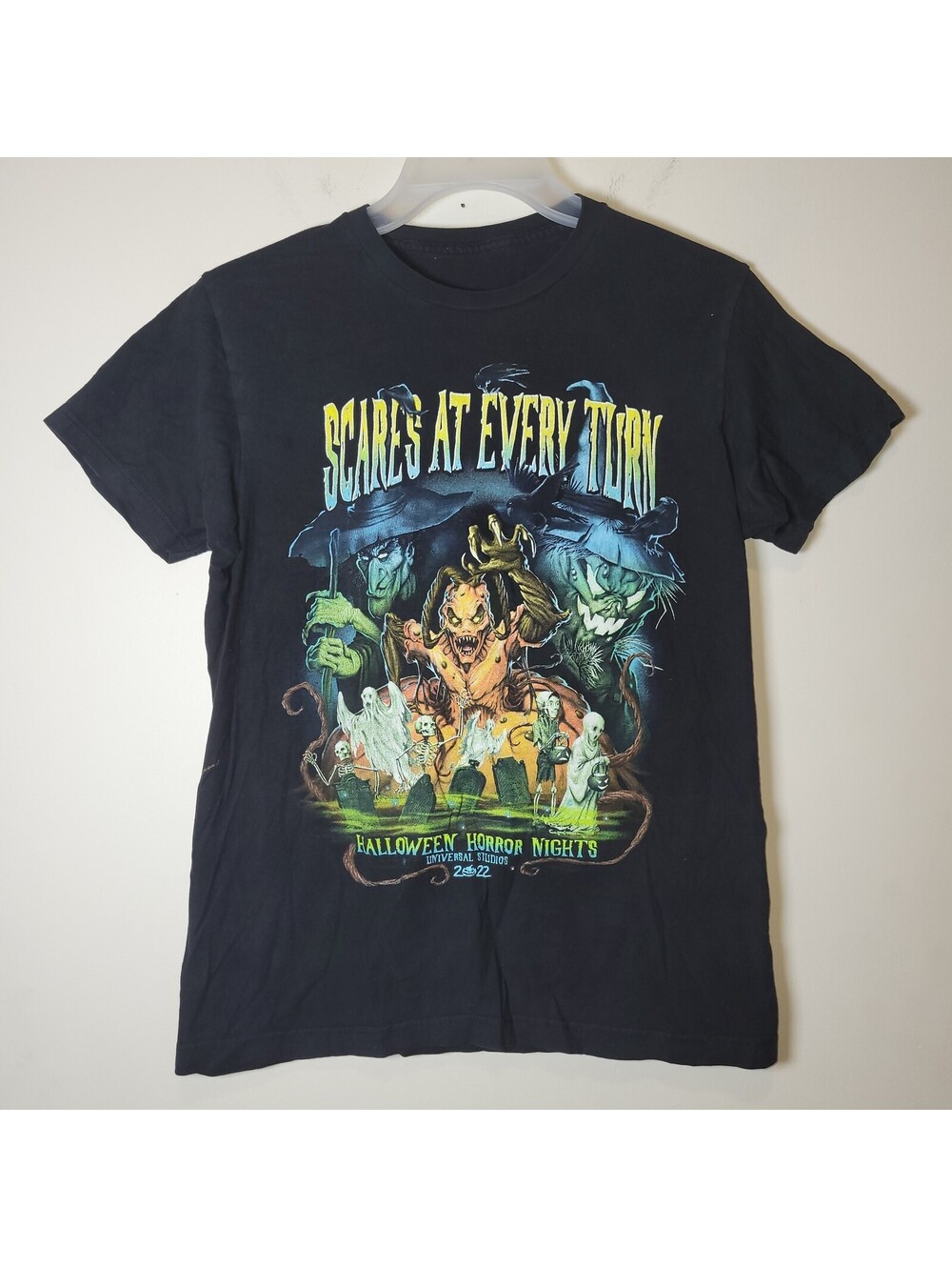 Universal Studios Halloween Horror Nights 2022 "Scares At Every Turn" T-Shirt M